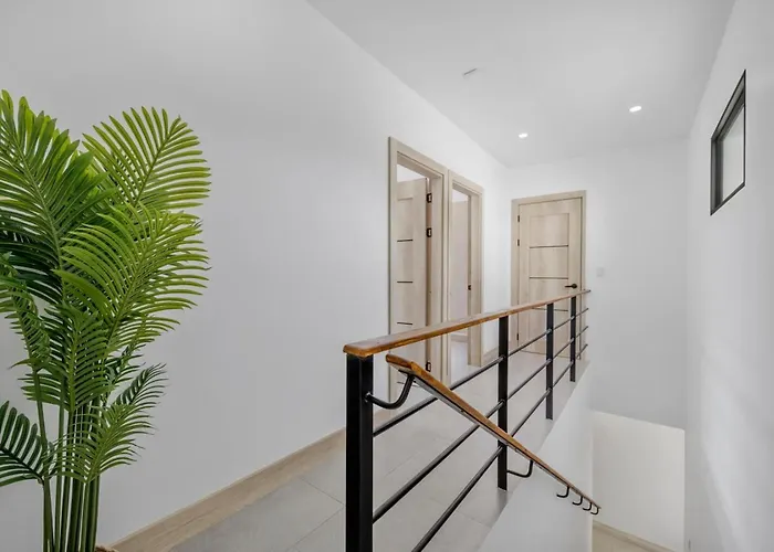 4br Retreat W Saltwater Pool Walk To And Town